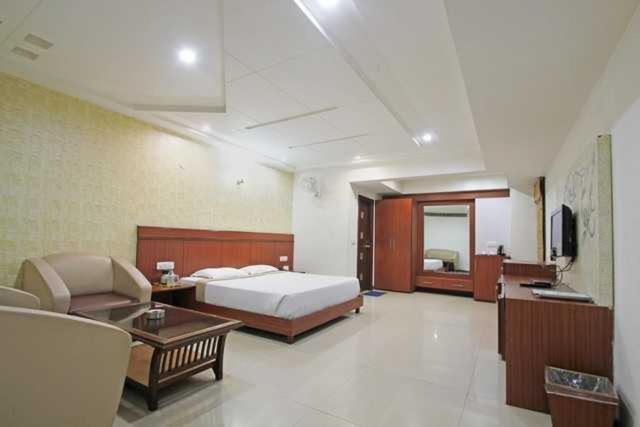 Nagpal Regency Hotel Ludhiana Exterior photo
